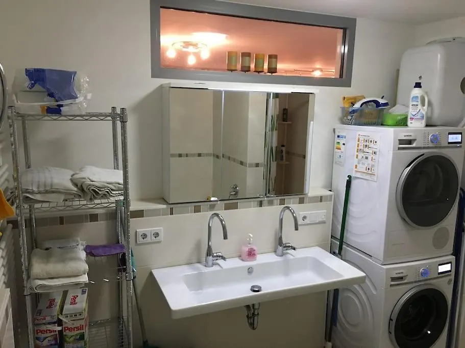 Apartment Bright 2-Bedrm 2-Bathrm, By Icm Exhibition Center, Direct Metro-Sbahn Or Drive 15 Min To City Center, Free Parking, Balcony Feldkirchen