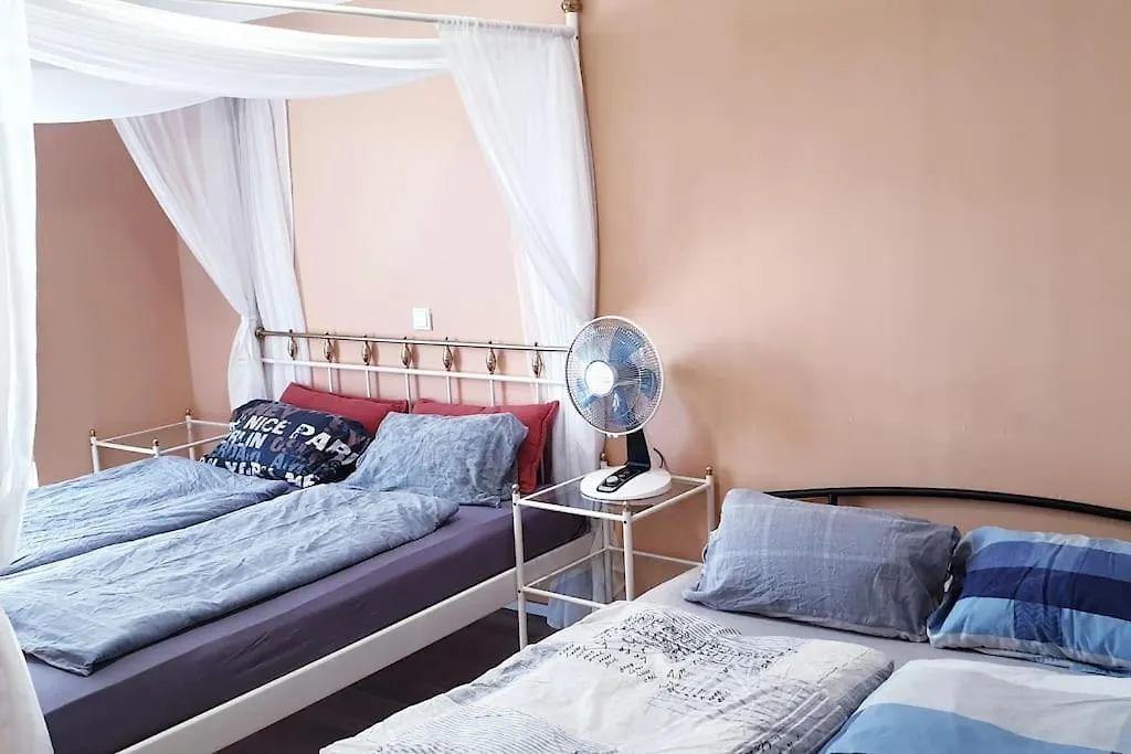 Apartment Bright 2-Bedrm 2-Bathrm, By Icm Exhibition Center, Direct Metro-Sbahn Or Drive 15 Min To City Center, Free Parking, Balcony Feldkirchen