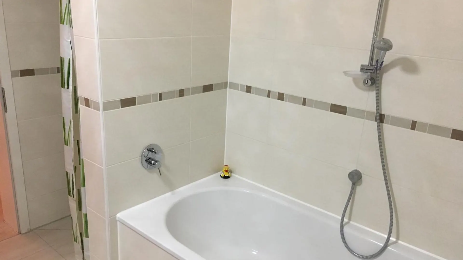 Apartamento Bright 2-Bedrm 2-Bathrm, By Icm Exhibition Center, Direct Metro-Sbahn Or Drive 15 Min To City Center, Free Parking, Balcony Feldkirchen  Alemanha