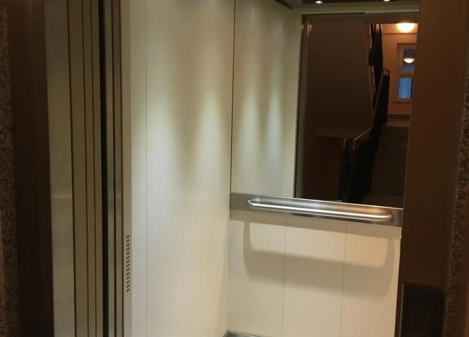 Apartamento Bright 2-Bedrm 2-Bathrm, By Icm Exhibition Center, Direct Metro-Sbahn Or Drive 15 Min To City Center, Free Parking, Balcony Feldkirchen