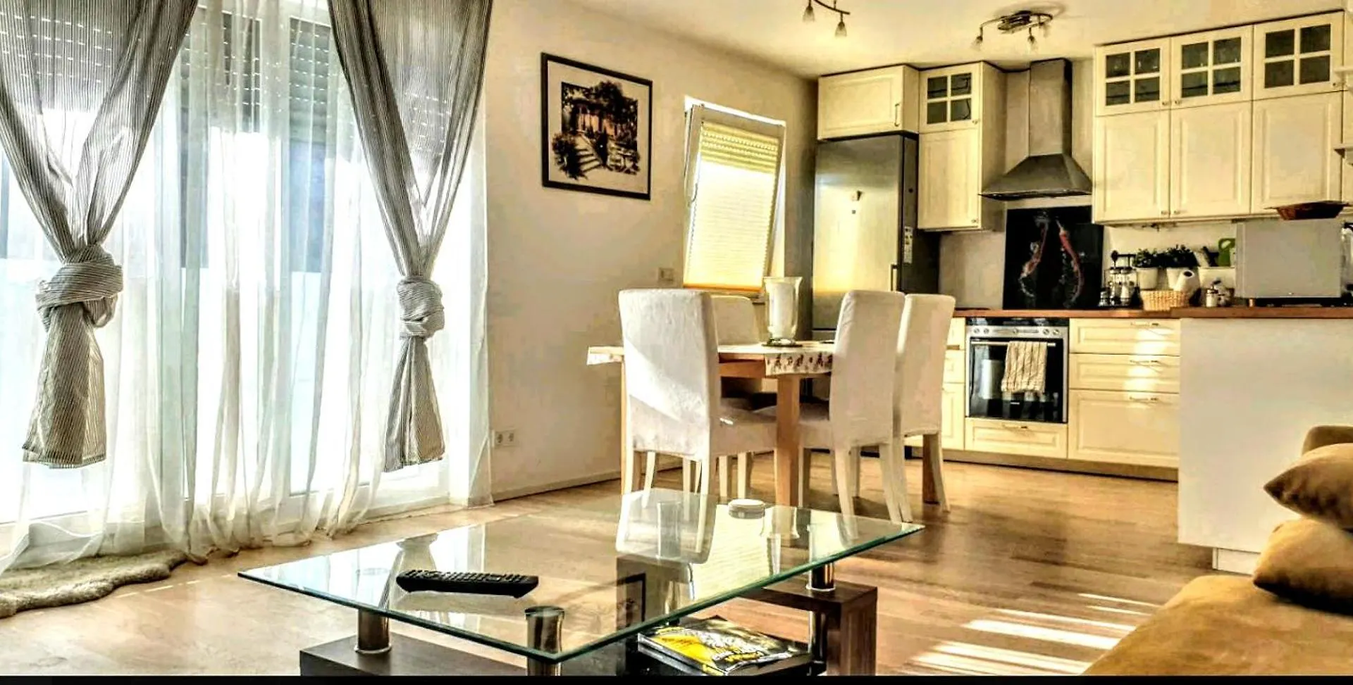 Bright 2-Bedrm 2-Bathrm, By Icm Exhibition Center, Direct Metro-Sbahn Or Drive 15 Min To City Center, Free Parking, Balcony location